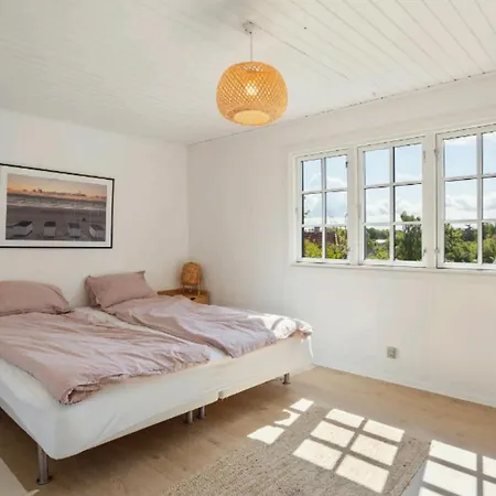 3 Bedroom Amazing In Nyaraló Vejby